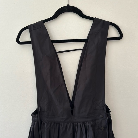 🖤 Verda Designer V-Neck Evening Gown 🖤 - Picture 2 of 5